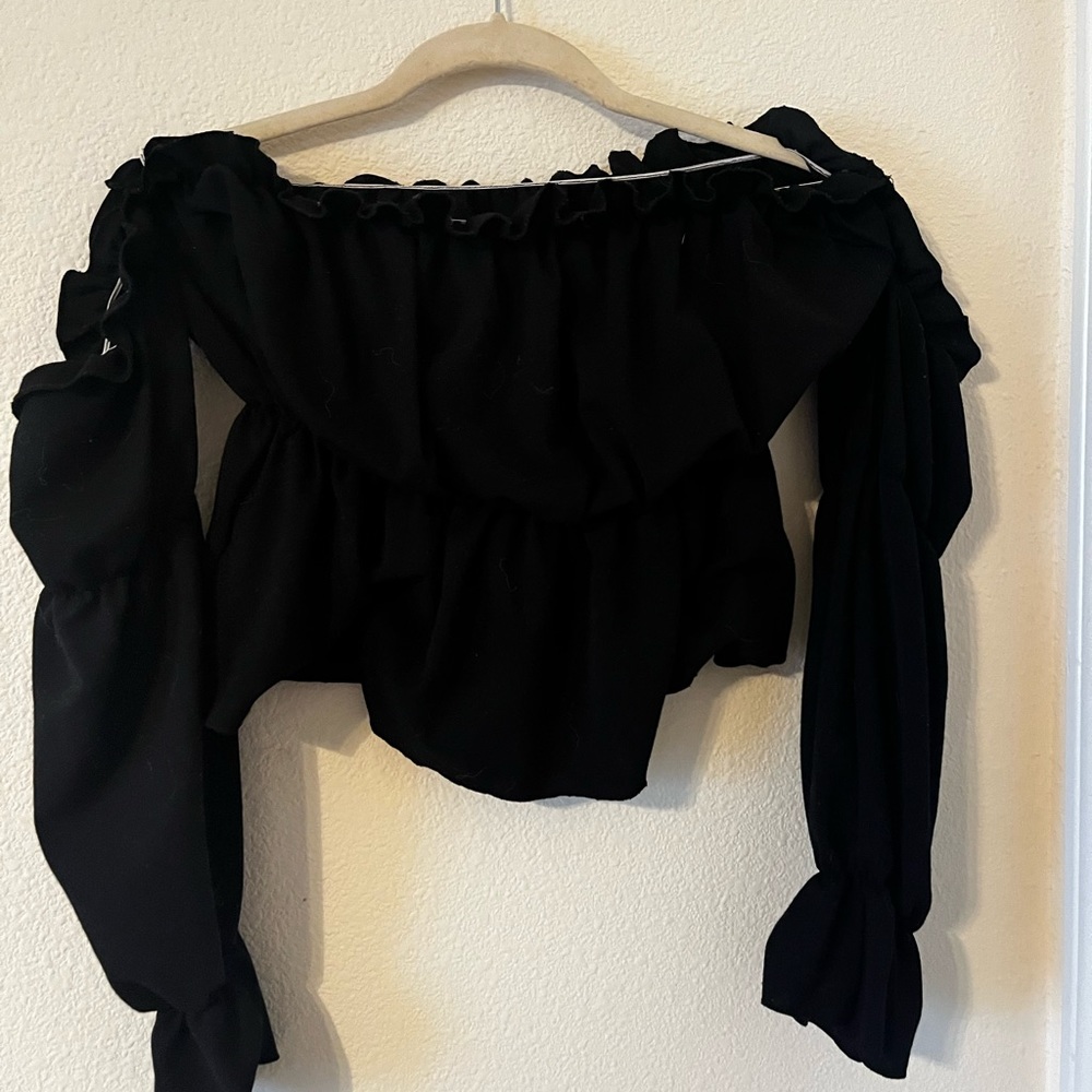 This has a very stretchy material. The sleeves are off the shoulder sleeves